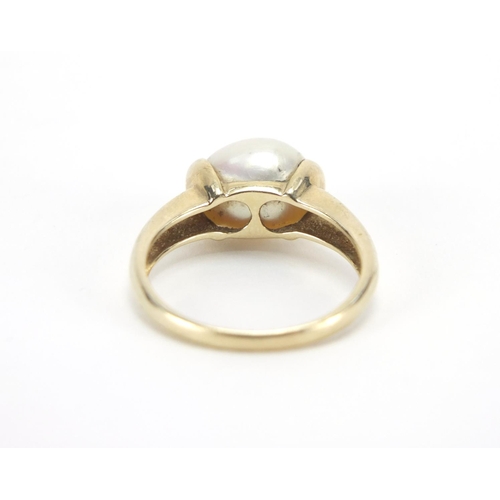 2588 - 9ct gold pearl ring, size O, approximate weight 3.6g