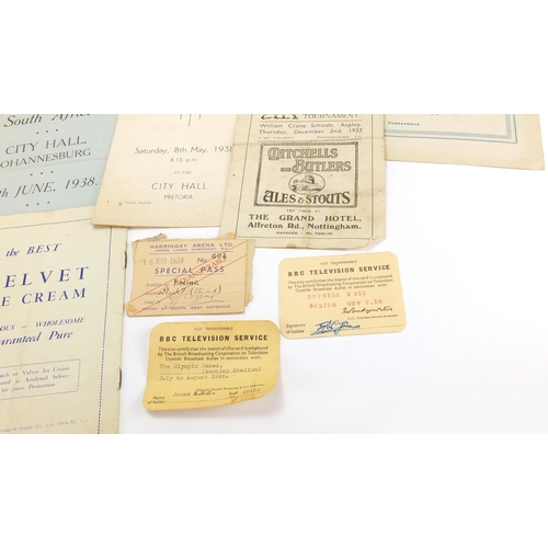 159 - 1930's and later boxing programmes and ephemera including special passes, BBC television passes for ... 