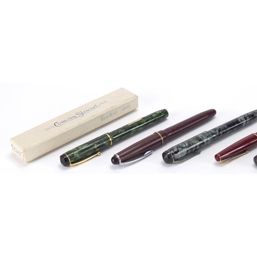 125 - Vintage fountain pens including three green marbleised Conway Stewart's, Waterman's and parker, four... 