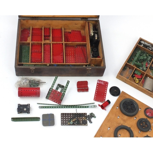 664 - Vintage Meccano construction set with fitted wooden case, 51cm wide