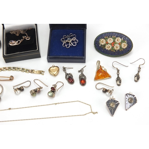 2731 - Vintage and later jewellery including micro mosaic brooches, 9ct gold bar brooch, cloisonné necklace... 