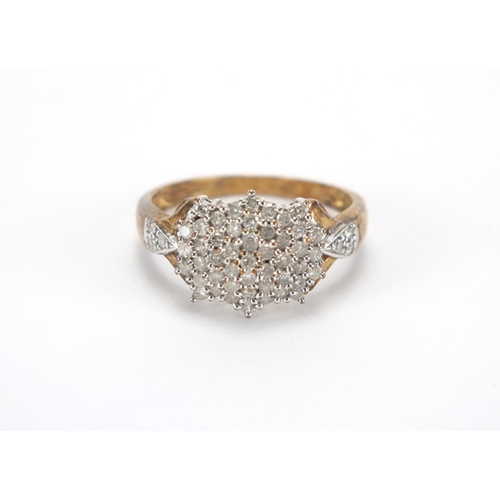 2786 - 9ct gold diamond cluster ring, size O, approximate weight 3.0g