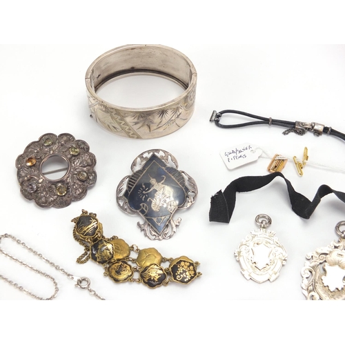 2790 - Mostly silver jewellery including sports jewels, ingot pendant and Siam brooch, approximate weight 1... 