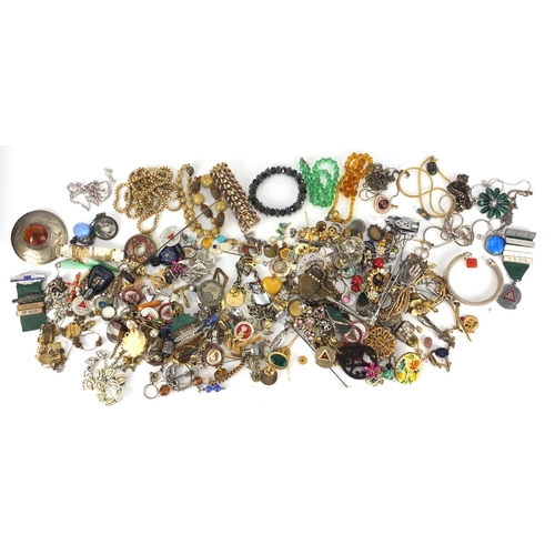 2811 - Costume jewellery including Scottish brooch, Japanese bracelet, necklaces and lockets