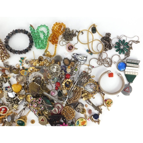 2811 - Costume jewellery including Scottish brooch, Japanese bracelet, necklaces and lockets