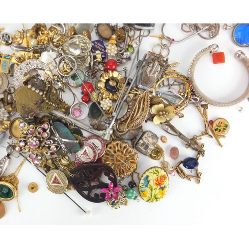 2811 - Costume jewellery including Scottish brooch, Japanese bracelet, necklaces and lockets