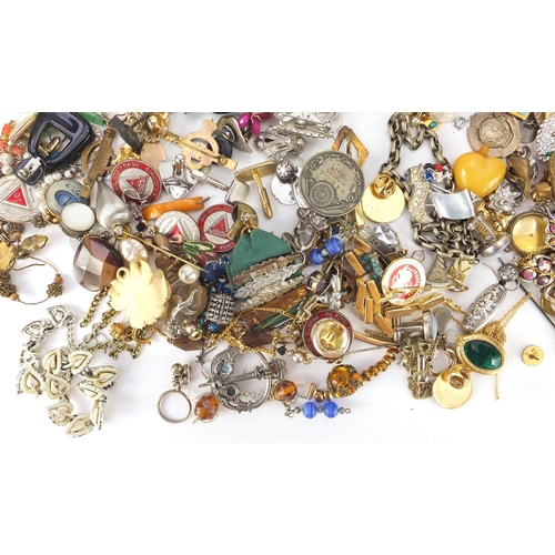 2811 - Costume jewellery including Scottish brooch, Japanese bracelet, necklaces and lockets