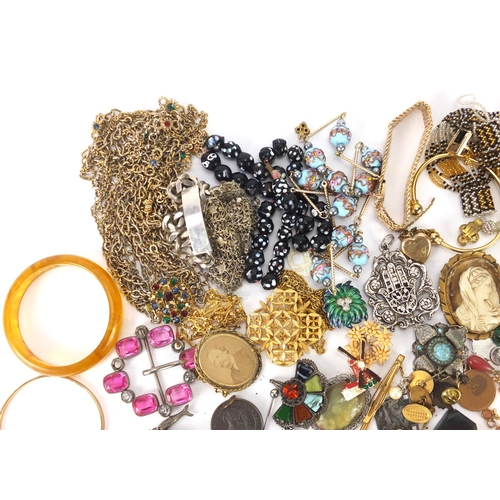 2812 - Costume jewellery including bangles, polished stone necklaces, brooches and cameos