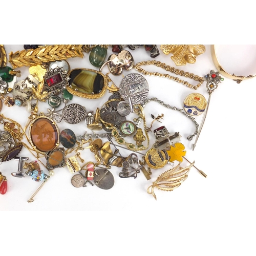 2812 - Costume jewellery including bangles, polished stone necklaces, brooches and cameos