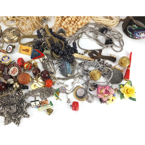 2810 - Costume jewellery including bangles, simulated pearls, polished stone necklaces and brooches