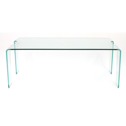 2069 - Stylish rectangular clear bent glass coffee table, 44.5cm H x 120cm W x 60cm D