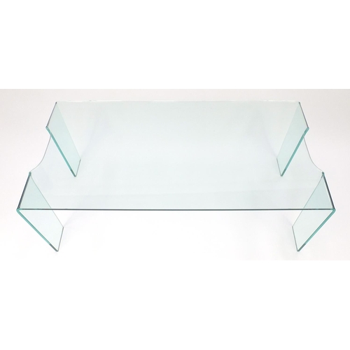 2069 - Stylish rectangular clear bent glass coffee table, 44.5cm H x 120cm W x 60cm D