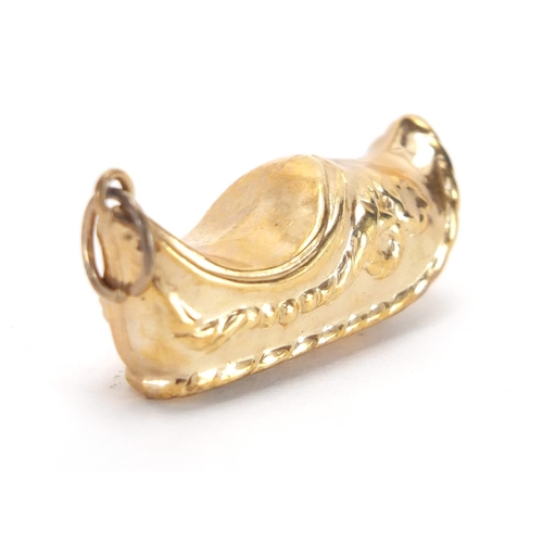 2694 - 9ct gold Dutch clog charm, 3cm in length, approximate weight 2.5g