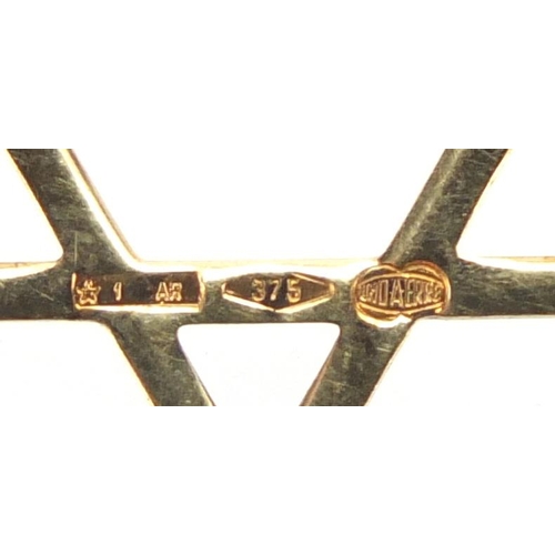 2690 - Two 9ct gold pendants, Star of David and hardstone clover, the largest 3cm in length, approximate we... 