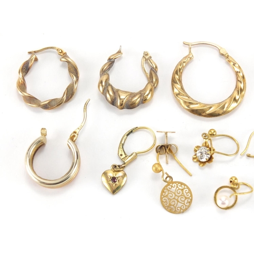 2584 - Assorted earrings including 9ct gold hoops, approximate weight 10.5g