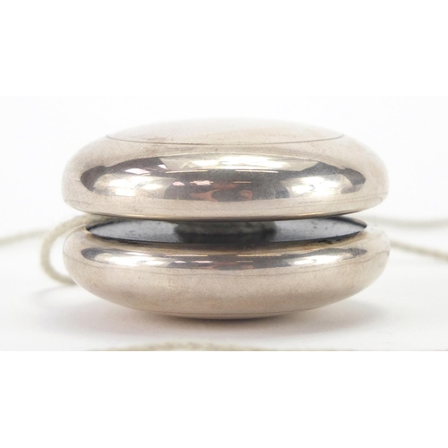 2538 - Modern novelty silver yo-yo, C A London hallmarks, 4.7cm in diameter, approximate weight 51.0g