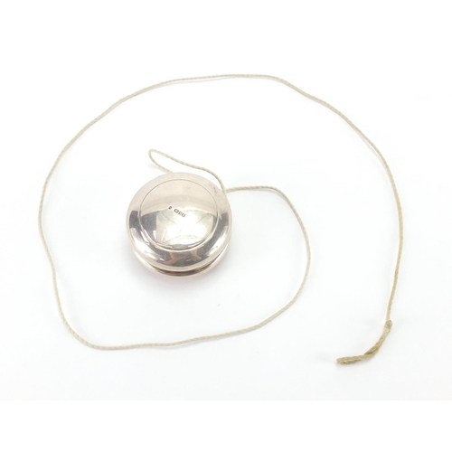 2538 - Modern novelty silver yo-yo, C A London hallmarks, 4.7cm in diameter, approximate weight 51.0g