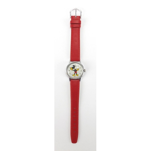 2736 - Vintage Walt Disney Mickey Mouse wristwatch, 3cm in diameter