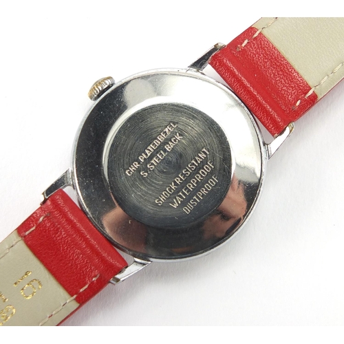 2736 - Vintage Walt Disney Mickey Mouse wristwatch, 3cm in diameter