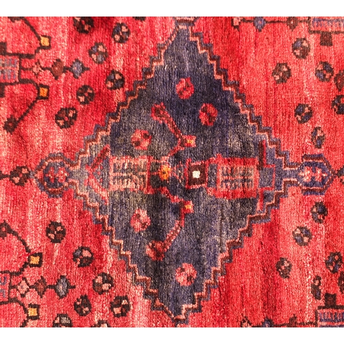 2048 - Rectangular Hamadan rug having an all over stylised floral design, 190cm x 135cm