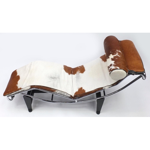 2095 - Le Corbusier design lounger possibly for Cassini, with pony skin upholstery, 160cm wide