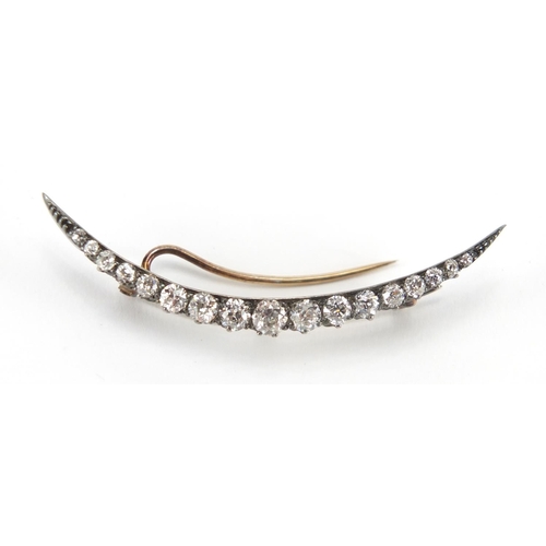 1052 - Unmarked white metal diamond moon cresent brooch, 5.5cm in length, approximate weight 5.3g