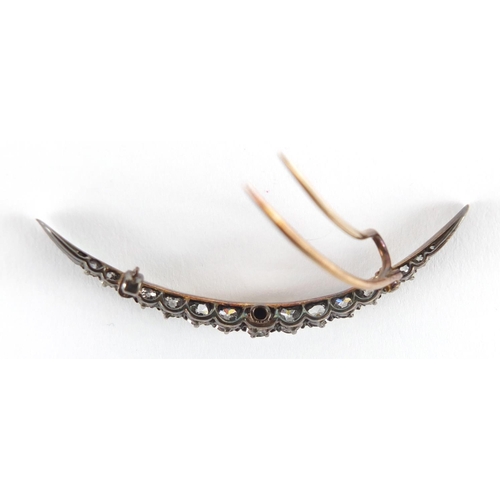 1052 - Unmarked white metal diamond moon cresent brooch, 5.5cm in length, approximate weight 5.3g