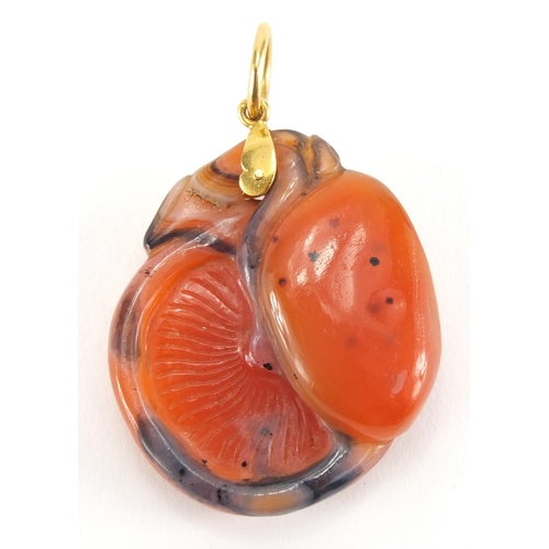 697 - Chinese carved hardstone fruit pendant, with unmarked gold mount and suspension loop, 4.7cm high x 3... 