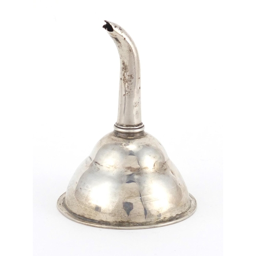 181 - 18th century Irish silver wine funnel, by William Bond, Dublin 1796, 9.5cm in length, approximate we... 