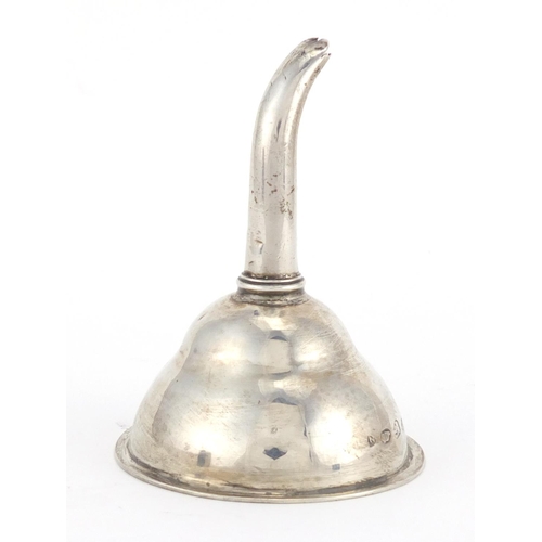 181 - 18th century Irish silver wine funnel, by William Bond, Dublin 1796, 9.5cm in length, approximate we... 