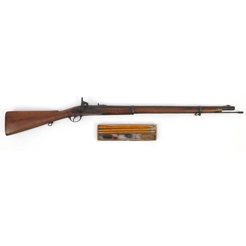 490 - Lee Enfield rifle with cleaning rod, impressed 313-L-51-CT to the butt, the barrel engraved MPCHP-I-... 