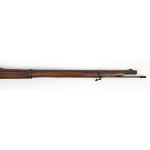 490 - Lee Enfield rifle with cleaning rod, impressed 313-L-51-CT to the butt, the barrel engraved MPCHP-I-... 