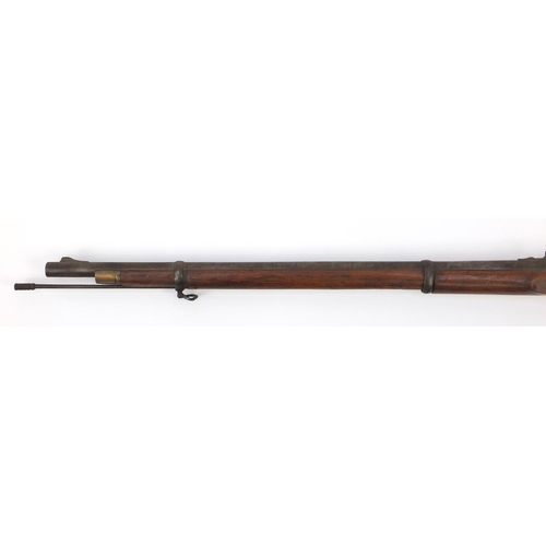 490 - Lee Enfield rifle with cleaning rod, impressed 313-L-51-CT to the butt, the barrel engraved MPCHP-I-... 