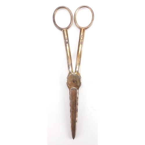 208 - Pair of Georgian silver grape scissors, by Charles Rawlings, London 1820, 8cm in length, approximate... 