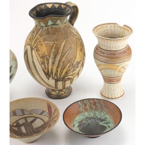 995 - Laurel Keeley studio pottery comprising a jug, two vases and two bowls, each with incised initials, ... 