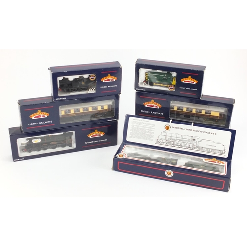 523 - Bachmann Branch-Line OO Gauge model railway with boxes including Lord Nelson 30851 locomotive, modif... 