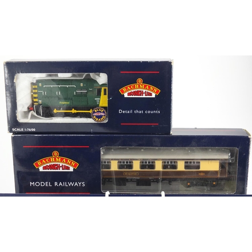 523 - Bachmann Branch-Line OO Gauge model railway with boxes including Lord Nelson 30851 locomotive, modif... 