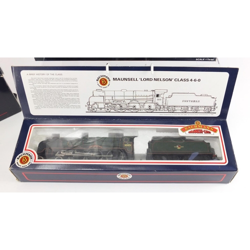 523 - Bachmann Branch-Line OO Gauge model railway with boxes including Lord Nelson 30851 locomotive, modif... 