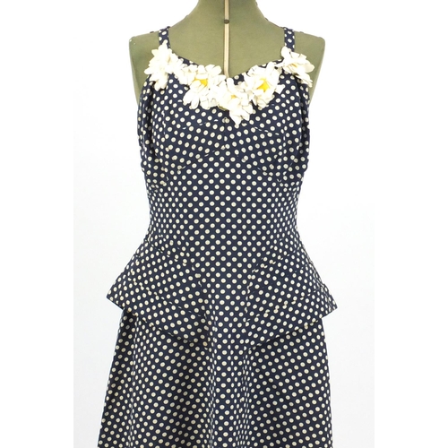 2255 - 1930's Roecliff & Chapman polka dot dress with daises, size 17