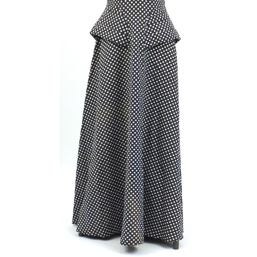 2255 - 1930's Roecliff & Chapman polka dot dress with daises, size 17