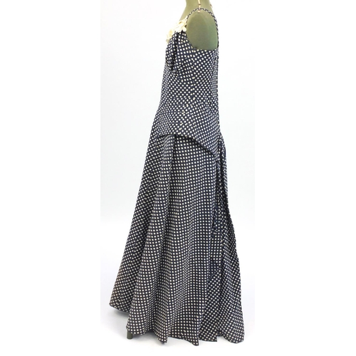 2255 - 1930's Roecliff & Chapman polka dot dress with daises, size 17