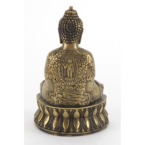 2212 - Chino Tibetan bronze figure of Buddha, 17cm high