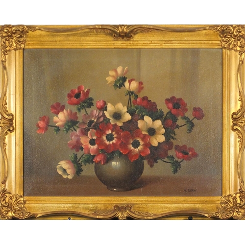 2207 - H Shaw - Still life flowers in a vase, oil on canvas, framed, 39cm x 29cm