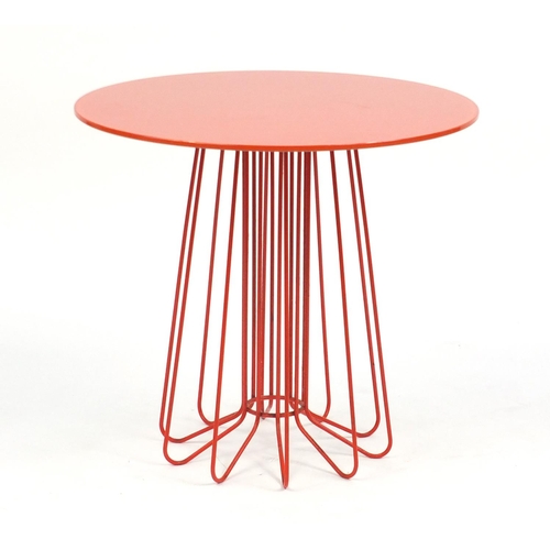 2043 - Zanotta Smallwire side table designed by Levy Arik, with circular rotating glass top in orange, plaq... 