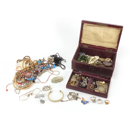 2832 - Antique and later jewellery including silver rings, brooches, necklaces and earrings, housed in a Vi... 