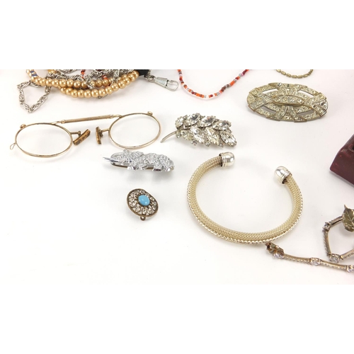 2832 - Antique and later jewellery including silver rings, brooches, necklaces and earrings, housed in a Vi... 