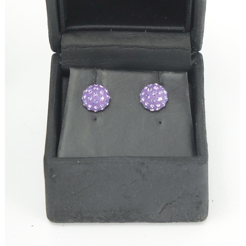 2828 - Silver and purple crystal jewellery suite comprising pendant on chain, ring and earrings