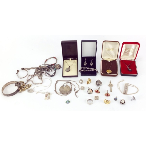 2825 - Silver and white metal jewellery including Ingot, pendants on necklaces, bracelets and earrings, app... 