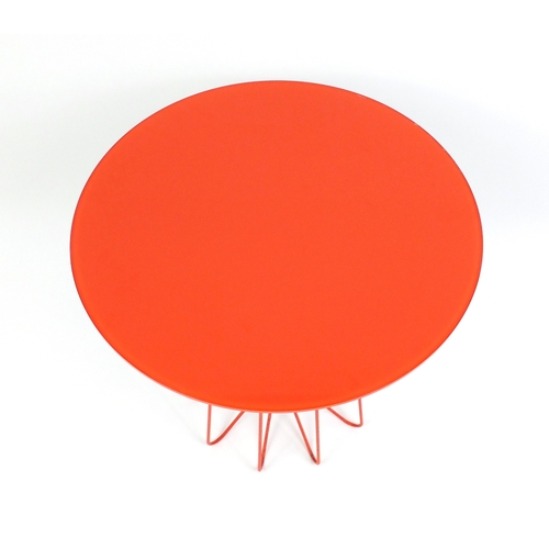 2042 - Zanotta Smallwire side table designed by Levy Arik, with circular rotating glass top in orange, plaq... 