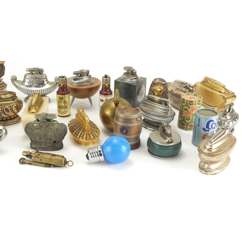 2144 - Vintage table and pocket lighters including Ronson examples